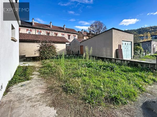 Viviez (12110) Maison avec potentiel sur deux niveaux – garage et stationnements – Vivier-Pont