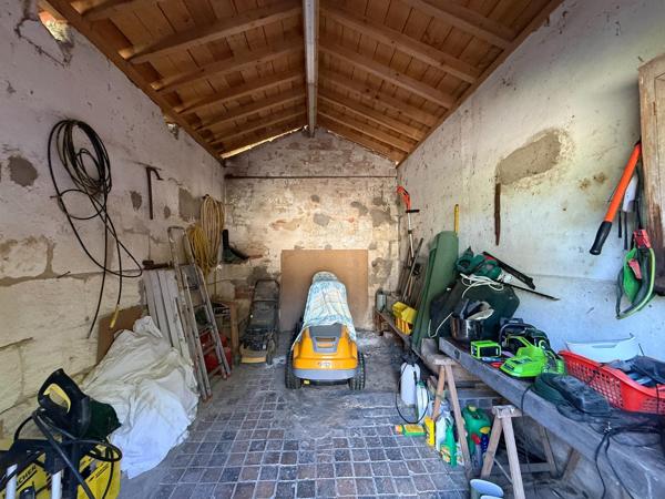 Batisse du 19 e Siécle rénovée avec Verger , piscine