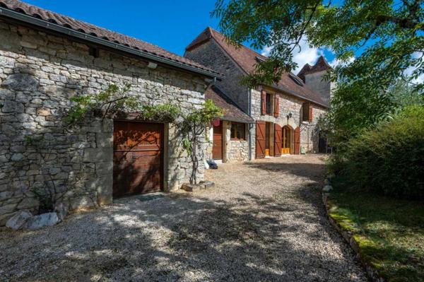 Maison ancienne - Gourdon SECTEUR GOURDON - Spacieuse Demeure en pierre avec jardin et piscine couverte
