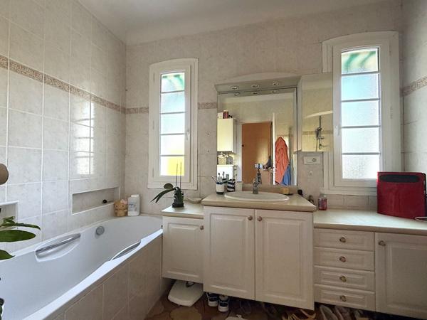 RARE BOURG HAUT BOULIAC Maison traditionnelle de 190m2 avec sous sol de 125m2 sur 2100m2 de terrain , Bouliac RARE BOURG HAUT BOULIAC Maison traditionnelle de 190m2 avec sous sol de 125m2 sur 2100m2 de terrain , Bouliac