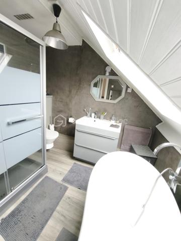 Description
MAISON INDIVIDUELLE - 2 chambres - Plus Studio indépendant . TERRAIN 480 M²
BSK IMMOBILIER Mr COULONGEAT WILLIAM VOUS PROPOSE EN EXCLUSIVITE

Dans un secteur résidentiel recherché de Champs-sur-Marne, découvrez cette maison individuelle édifiée sur un magnifique terrain arboré de 477 m², offrant un cadre de vie paisible et verdoyant.
Dès l'entrée, vous serez séduits par ses beaux volumes et son fort potentiel.
Le rez-de-jardin comprend une vaste entrée avec de nombreux rangements, Un Beau Studio indépendant avec sa salle d'eau privative et WC, une buanderie ainsi qu'un garage de 25 m².
À l'étage principal, baigné de lumière, vous profiterez d'un agréable double séjour traversant de plus de 23 m² avec possibilité de créer une terrasse. Une cuisine indépendante  aménagée et équipée , un toilette .
A l'étage supérieur  L'espace nuit se compose de deux grandes chambres  ainsi qu'une salle de bains et douche , et toilette
À l'extérieur, le jardin arboré offre un véritable écrin de verdure à l'abri des regards. Une dépendance un espace de stockage selon vos besoins.
Les +++ : Maison individuelle, Maison saine et entretenue.
Fort potentiel d'aménagement.
Une belle opportunité pour les familles à la recherche d'espace, de verdure et d'un cadre de vie privilégié à proximité des commodités et des bords de Marne.
A moins de 10 min à pied du centre villes avec tous les commerces, 10 min à pied des bords de marne et proximité des écoles.
Transport bus direct gare Noisy champs 10 minutes
Taxes Foncières 1361
Vidéo sur demande