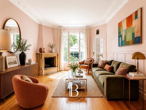 Saint-Mandé, Maison 7 Chambres -  256 m² à vendre