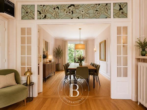 Saint-Mandé, Maison 7 Chambres -  256 m² à vendre