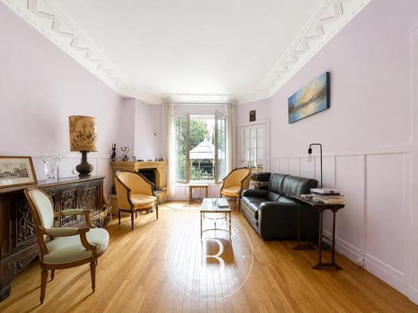 Saint-Mandé, Maison 7 Chambres -  256 m² à vendre