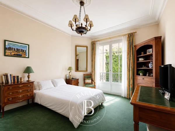 Saint-Mandé, Maison 7 Chambres -  256 m² à vendre