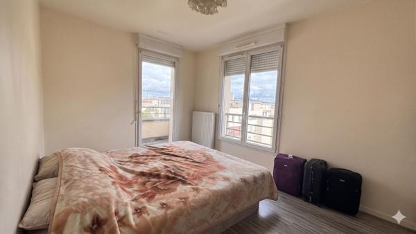 F4 avec terrasse et balcon + 2 stationnements sous-sol -  Corbeil Essonnes