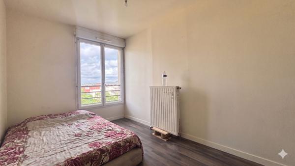 F4 avec terrasse et balcon + 2 stationnements sous-sol -  Corbeil Essonnes