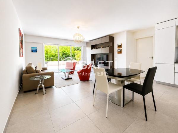 Bel appartement trois pièces, bord de mer