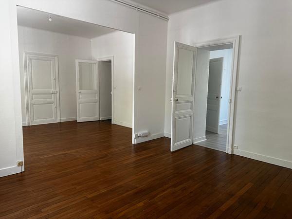 APPARTEMENT 3 PIECES - ROND-POINT DE RENNES , Nantes APPARTEMENT 3 PIECES - ROND-POINT DE RENNES , Nantes