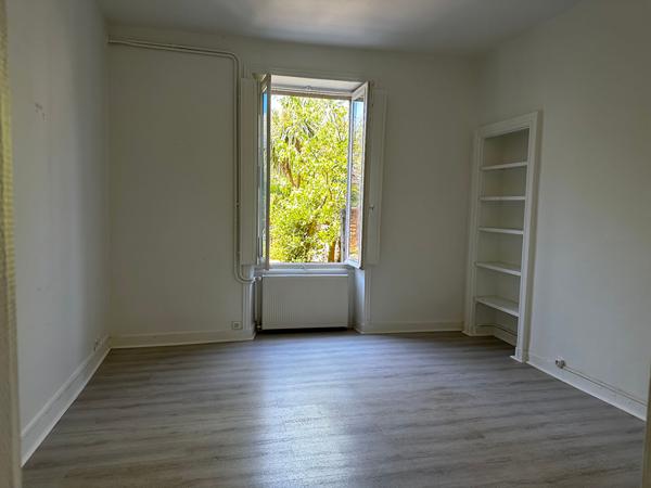 APPARTEMENT 3 PIECES - ROND-POINT DE RENNES , Nantes APPARTEMENT 3 PIECES - ROND-POINT DE RENNES , Nantes