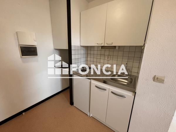 Location Studio 23.53 m² - 14 AV PIERRE MASSE Pau 64000