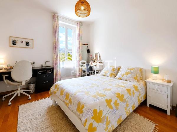 Bastide 203 m² avec dépendances et terrain constructible