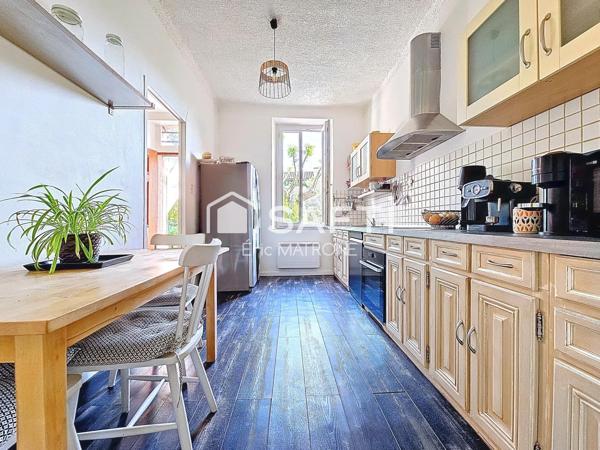 Bastide 203 m² avec dépendances et terrain constructible
