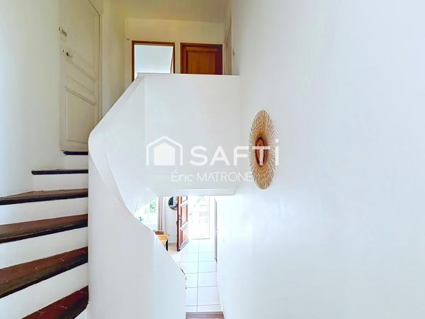 Bastide 203 m² avec dépendances et terrain constructible