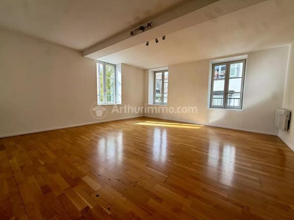 Vente                                                      Appartement
                        
                     3 pièces                      67 m2                     à Clermont-Ferrand