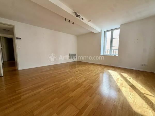 Vente                                                      Appartement
                        
                     3 pièces                      67 m2                     à Clermont-Ferrand