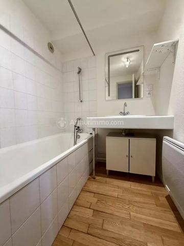 Vente                                                      Appartement
                        
                     3 pièces                      67 m2                     à Clermont-Ferrand