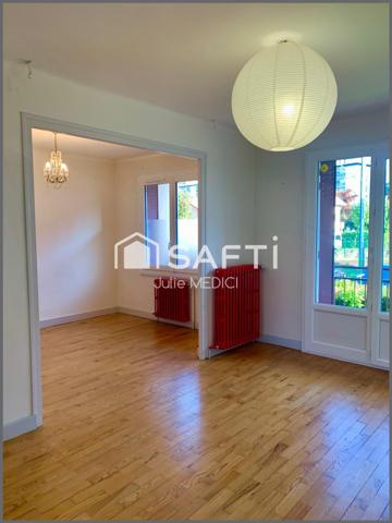 Appartement 4/5 pièces - Proche commerces et accès autoroute.