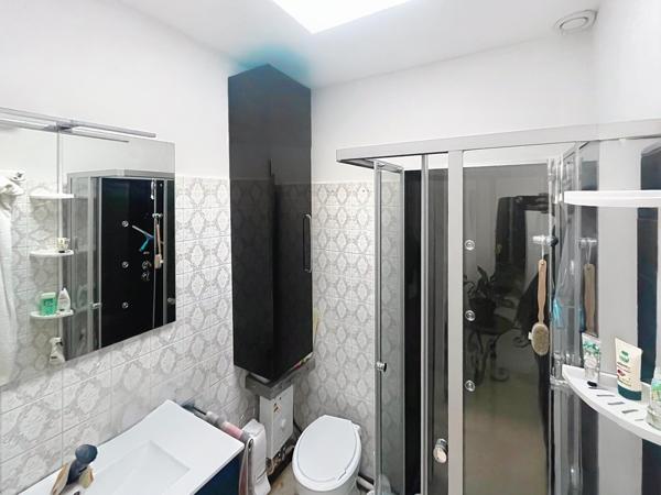 Deux chambres , terrasses, garage et stationnements