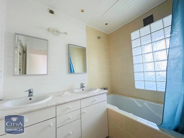 Appartement à louer 3 pièces 62.45m² Toulon (83000)