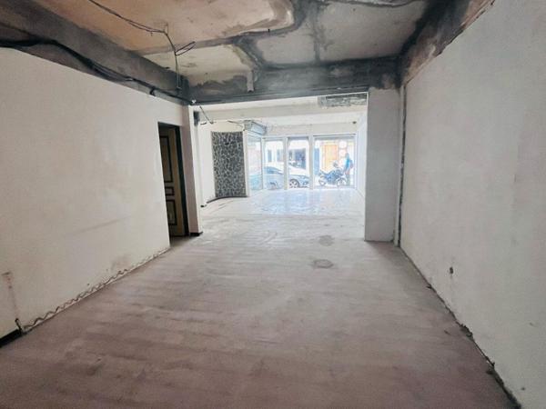 FORT DE FRANCE -  MURS COMMERCIAUX LIBRES, LOCAL  80 M²