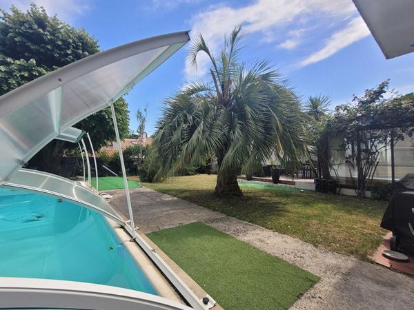Proche Canal de Rompsay - Maison familiale avec jardin, piscine et véranda
