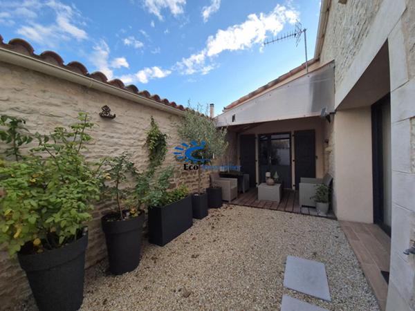 MAISON CHARENTAISE 4 CHAMBRES PARKING  Courcon