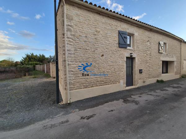 MAISON CHARENTAISE 4 CHAMBRES PARKING  Courcon