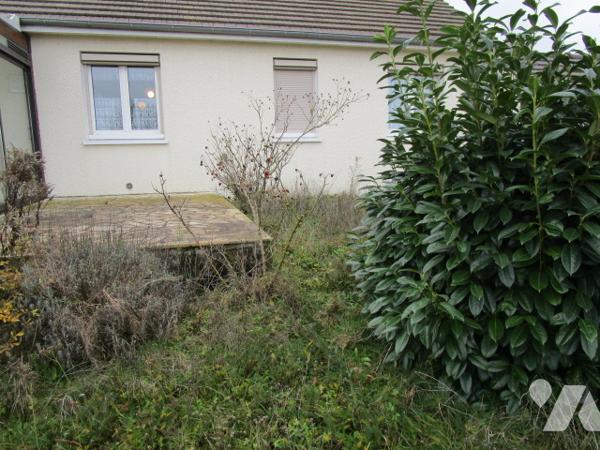 Maison individuelle de type plain pied avec trois chambre, garage, jardin