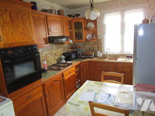 Maison individuelle de type plain pied avec trois chambre, garage, jardin