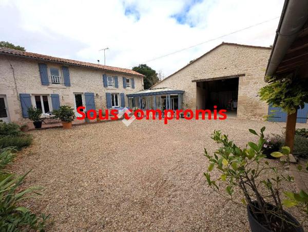 MAISON EN PIERRE, CHASSENEUIL, 178M², 4 CHAMBRES, DEPENDANCES.