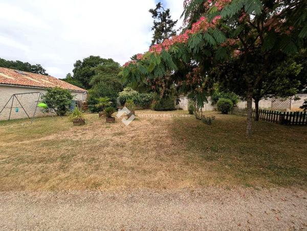 MAISON EN PIERRE, CHASSENEUIL, 178M², 4 CHAMBRES, DEPENDANCES.