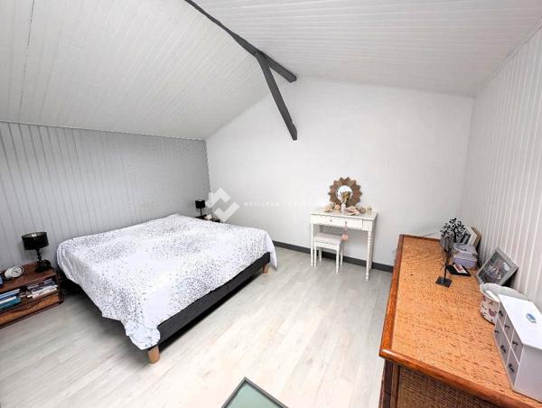 MAISON EN PIERRE, CHASSENEUIL, 178M², 4 CHAMBRES, DEPENDANCES.