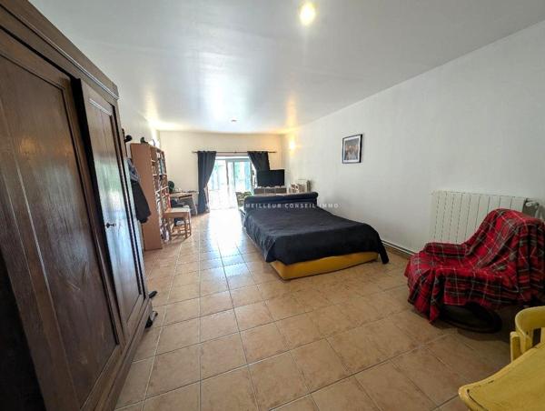 MAISON EN PIERRE, CHASSENEUIL, 178M², 4 CHAMBRES, DEPENDANCES.