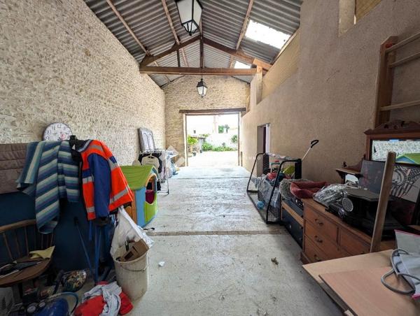 MAISON EN PIERRE, CHASSENEUIL, 178M², 4 CHAMBRES, DEPENDANCES.