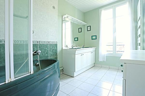 Maison Nanterre de 191 m² au sol €849 000 ** - Référence 15261