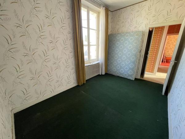 Maison bourgeoise avec terrain et hangar