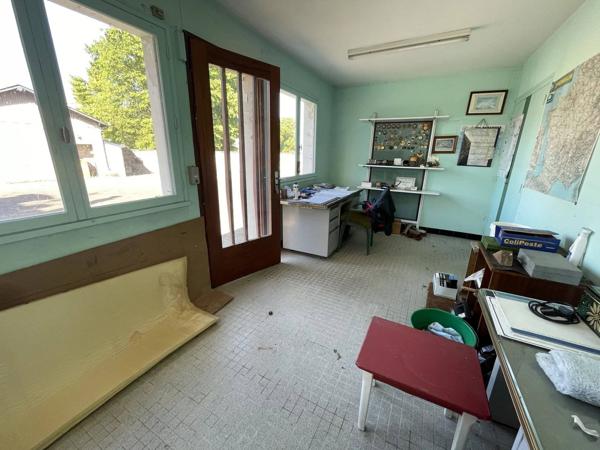 Maison bourgeoise avec terrain et hangar