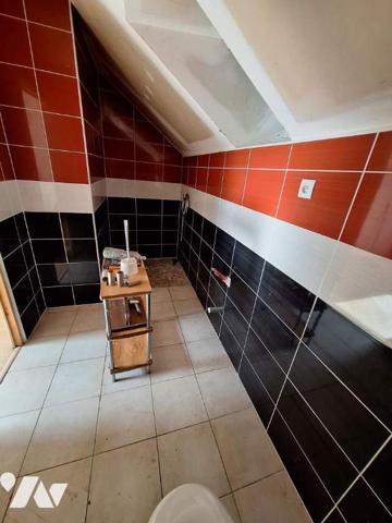 LONGERE ET DEPENDANCES