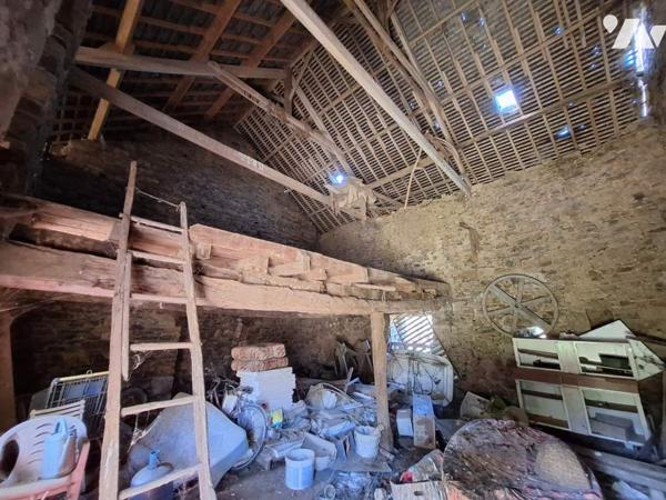 LONGERE ET DEPENDANCES