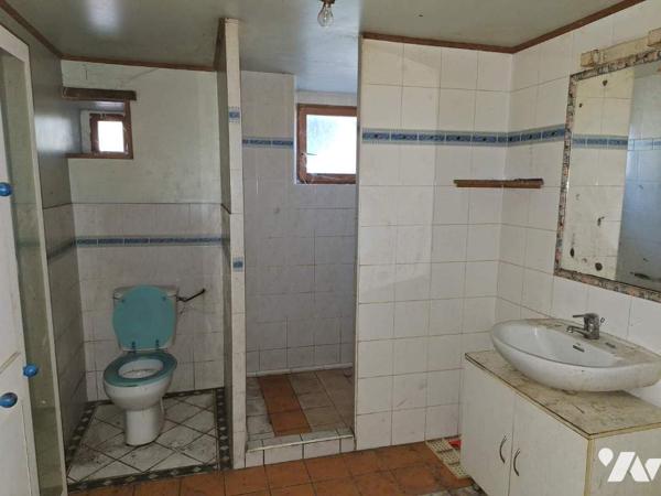 LONGERE ET DEPENDANCES