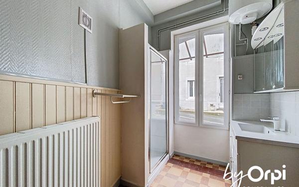 Maison à vendre    3 pièces • 84 m2 Saint-Éloy-les-Mines