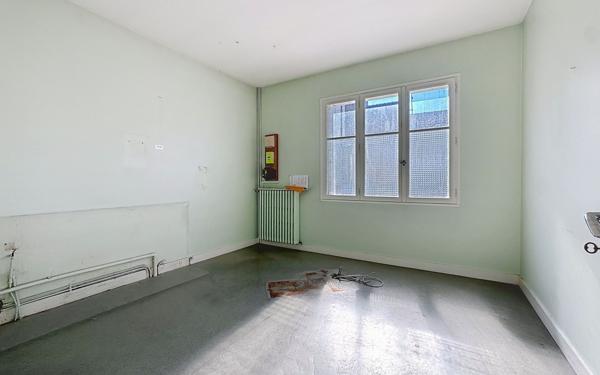 Immeuble à vendre    5 pièces •  Tours