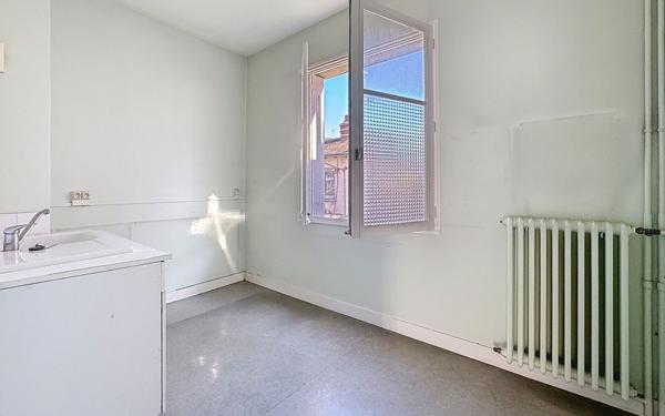 Immeuble à vendre    5 pièces •  Tours