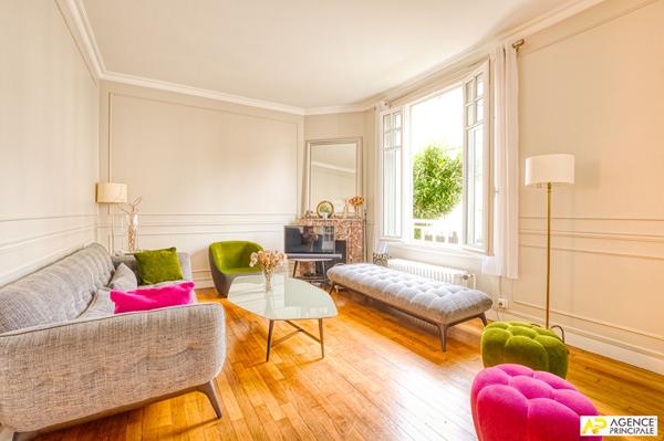 Versailles Notre Dame Les Prés Maison 7 pièces 163 m² au sol ( 143.67m² habitables) sur parcelle de 226 m² 1 648 000 € ** - Référence 26769