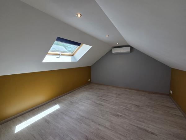 Maison d’habitation 5 chambres sur sous-sol/garage le tout sur terrain clos