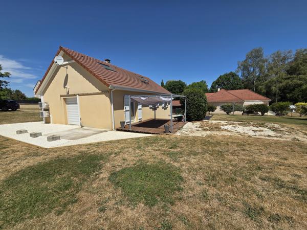 Maison d’habitation 5 chambres sur sous-sol/garage le tout sur terrain clos
