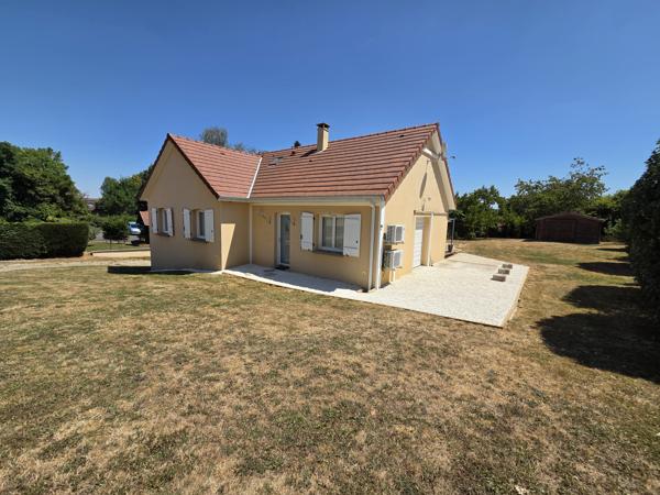 Maison d’habitation 5 chambres sur sous-sol/garage le tout sur terrain clos