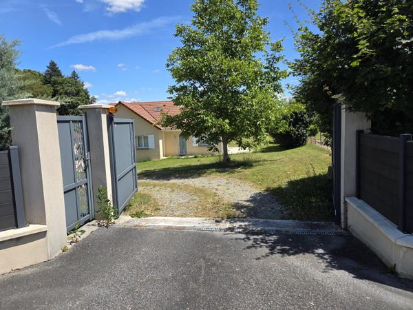 Maison d’habitation 5 chambres sur sous-sol/garage le tout sur terrain clos