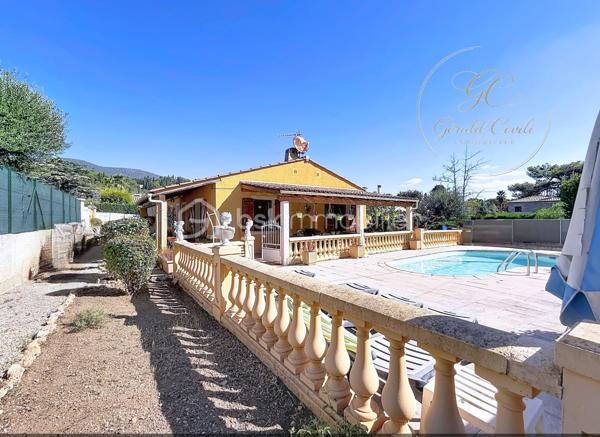 Exclusivité Gérald COVILI – BSK Immobilier

Située dans un secteur recherché de Grasse Saint-Antoine, à proximité immédiate des commerces, des écoles et de l'ensemble des commodités, cette agréable maison individuelle de plain-pied développe une superficie d'environ 115 m² et est édifiée sur une parcelle de 472 m² avec piscine.

Dès l'entrée, la maison offre des volumes agréables et une distribution fonctionnelle. Elle se compose d'un salon-séjour lumineux avec cheminée, d'une cuisine indépendante, de trois chambres, d'une salle d'eau, d'un WC indépendant ainsi que d'une buanderie.

Le salon-séjour de plus de 32 m² constitue le cœur de la maison. La cuisine, actuellement indépendante et d'une superficie de près de 16 m², offre par ailleurs une belle possibilité d'évolution : son ouverture sur la pièce de vie permettrait de créer un espace convivial et contemporain de près de 50 m².

L'ensemble de la maison étant de plain-pied, elle bénéficie d'une organisation particulièrement confortable et fonctionnelle au quotidien.

À l'extérieur, la propriété bénéficie d'un agréable espace de vie composé d'une belle terrasse abritée et d'une piscine, offrant un cadre idéal pour profiter des beaux jours et se détendre. 
L'accès à la propriété permet également de stationner plusieurs véhicules, un véritable atout au quotidien.

Pour votre confort, la maison dispose également de la climatisation dans le salon ainsi que dans l'une des chambres.

Un garage d'environ 16 m², actuellement utilisé comme espace de stockage, complète ce bien. 

Construite en 1987, cette maison présente un DPE classé C, avec des émissions de gaz à effet de serre classées A. 

Une maison familiale, fonctionnelle et évolutive, bénéficiant d'un emplacement recherché à Grasse Saint-Antoine, d'un extérieur agréable avec piscine et terrasse abritée, ainsi que d'un beau potentiel d'aménagement.

À découvrir sans tarder - coup de cœur assuré !

Pour tout renseignement complémentaire ou pour organiser une visite,
contactez  Gérald COVILI au 06 14 42 87 03.